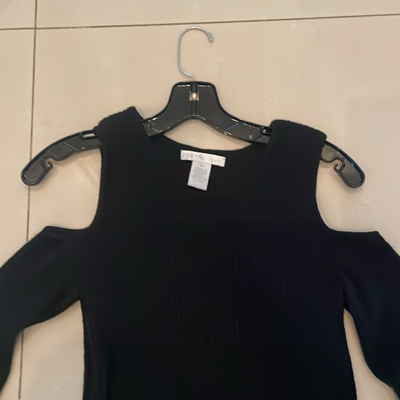 DESIGN History Black and Gold OPEN SHOULDER Sweater - Picture 3 of 5
